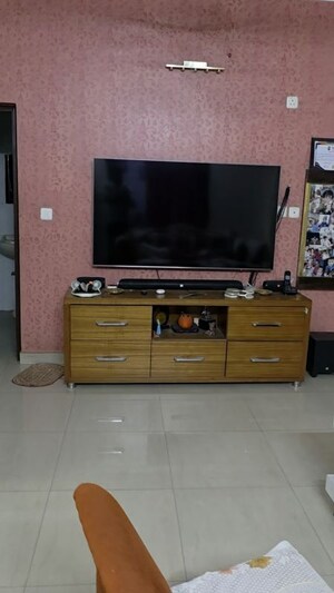 Room in 3 BHK Builder Floor at Sector 10 – for Rent