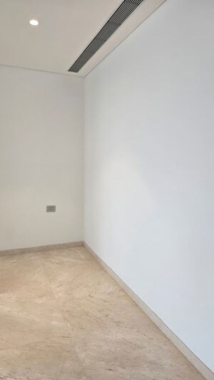 Room in 4 BHK Apartment at Rustomjee Crown, Prabhadevi – for Rent