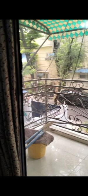 Balcony in 2.5 BHK Apartment at Arun Vihar Sector 37, Sector 37 – for Rent