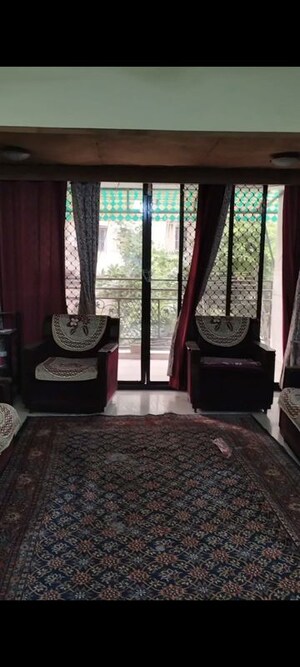 Living Room in 2.5 BHK Apartment at Arun Vihar Sector 37, Sector 37 – for Rent