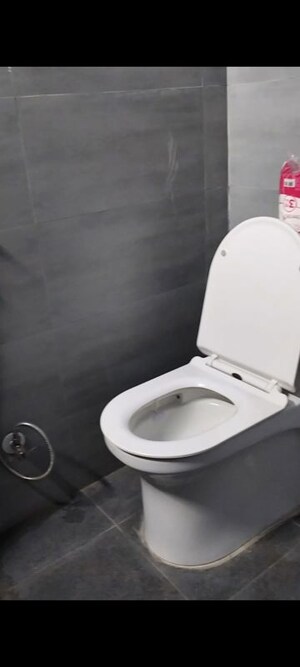 Bathroom in 2.5 BHK Apartment at Arun Vihar Sector 37, Sector 37 – for Rent