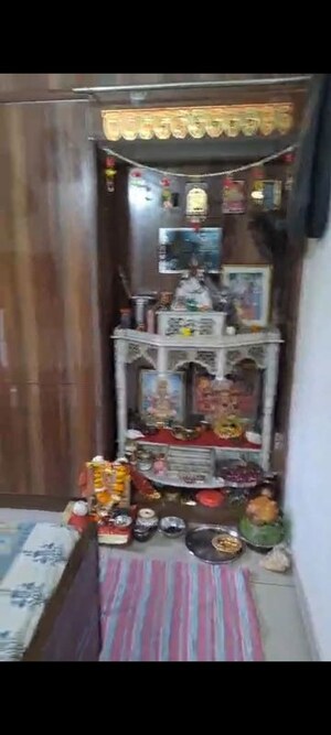 Furnished Amenities in 2.5 BHK Apartment at Arun Vihar Sector 37, Sector 37 – for Rent