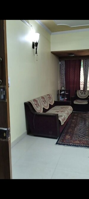 Living Room in 2.5 BHK Apartment at Arun Vihar Sector 37, Sector 37 – for Rent
