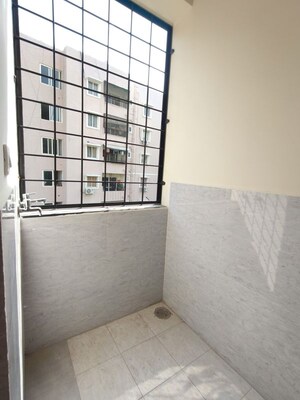 Room in 2 BHK Apartment at Golden Tulip Kondapur, Kondapur – for Rent