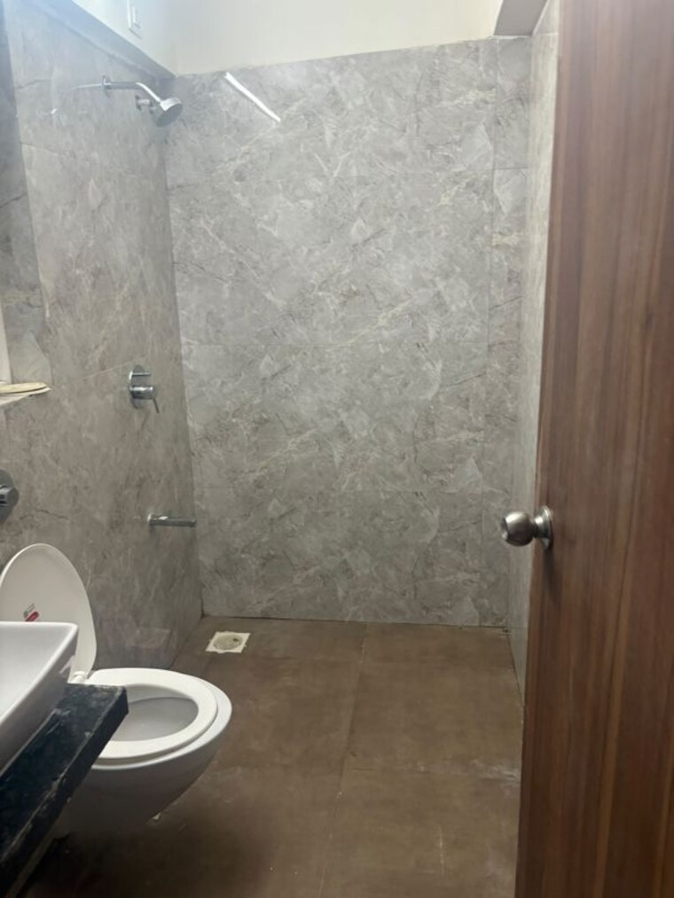 Bathroom, hiranandani-regent-hill 1 Bedroom 379 Sq.Ft. Apartment In Powai Mumbai 10759635