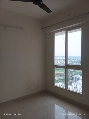 Room in 2 BHK Apartment at Signature Global Prime, Sector 63a – for Rent