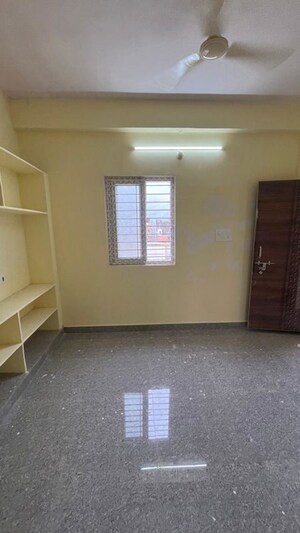 Room in 1 BHK Builder Floor at Kondapur – for Rent