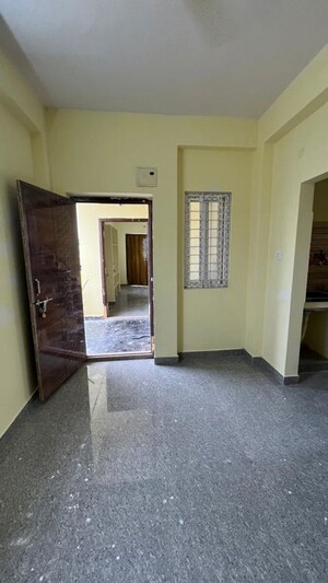Room in 1 BHK Builder Floor at Kondapur – for Rent