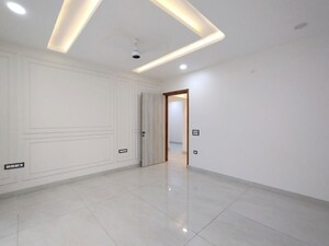 Room in 5 BHK Builder Floor at Vasant Kunj – for Rent