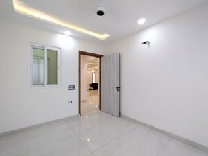 Room in 5 BHK Builder Floor at Vasant Kunj – for Rent