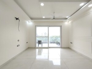 Room in 5 BHK Builder Floor at Vasant Kunj – for Rent
