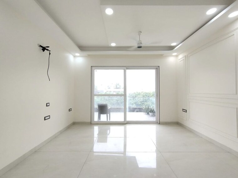 Room, vasant kunj 5 Bedroom 500 Sq.Yd. Builder Floor In Vasant Kunj Delhi 10759775