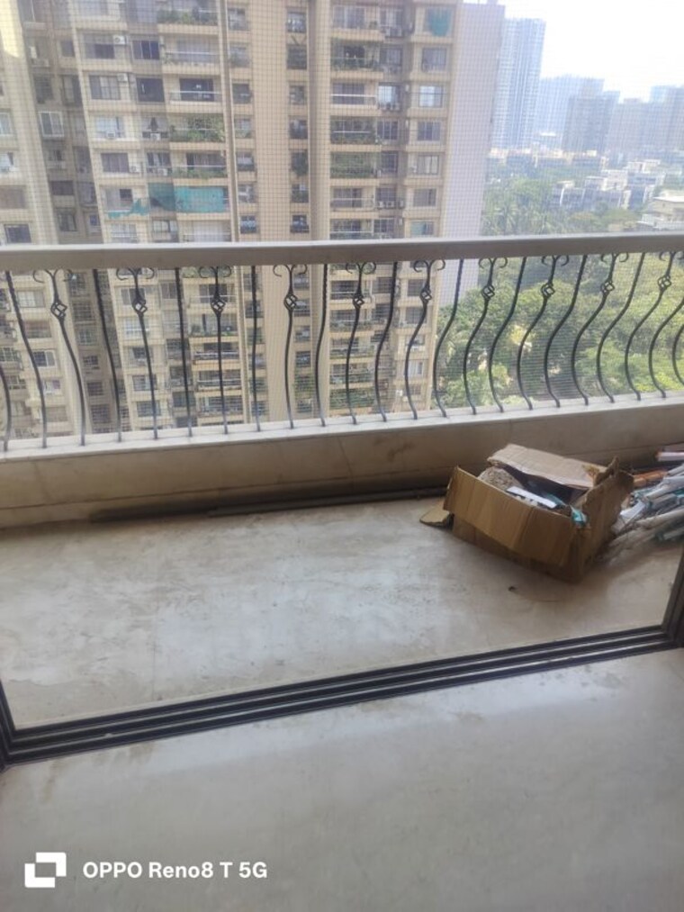 Balcony, lokhandwala-green-acres 3.5 Bedroom 1500 Sq.Ft. Apartment In Andheri West Mumbai 10759802
