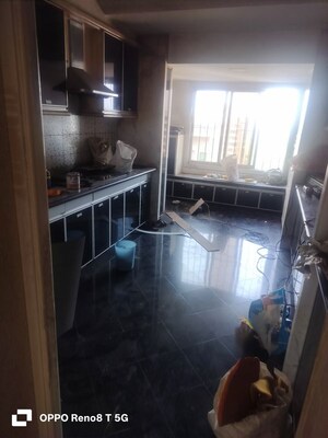 Kitchen in 3.5 BHK Apartment at Lokhandwala Green Acres, Andheri West – for Rent