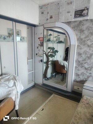 Bathroom in 3.5 BHK Apartment at Lokhandwala Green Acres, Andheri West – for Rent