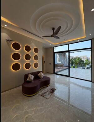 Room in 5 BHK Villa at Vaishali Nagar – for Sale