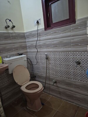 Bathroom in 1 RK Builder Floor at Mayur Vihar – for Rent