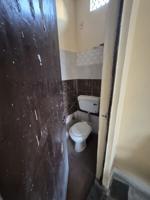 Bathroom in 1 RK Builder Floor at Mayur Vihar – for Rent