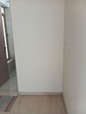 Room in 2 BHK Apartment at Marathon Monte South, Byculla West – for Rent