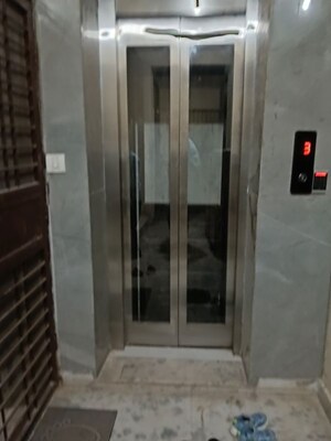 Lift in 1 BHK Builder Floor at Maidan Garhi – for Rent