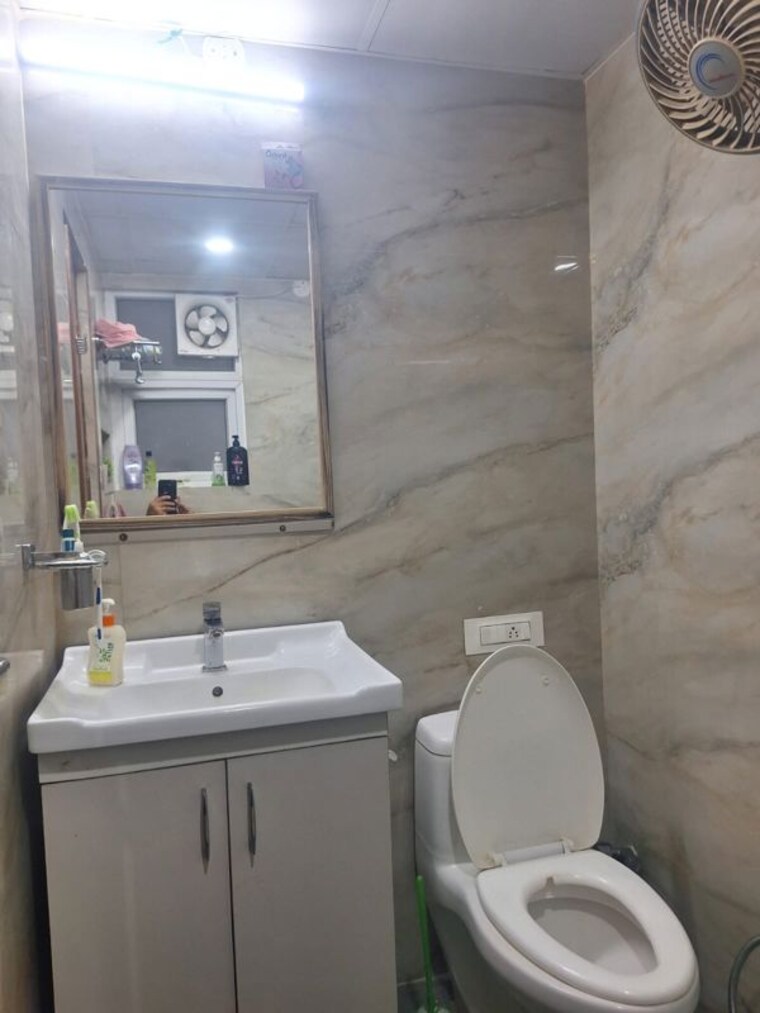 Bathroom, tulip-violet 3 Bedroom 1578 Sq.Ft. Apartment In Sector 69 Gurgaon 10760081