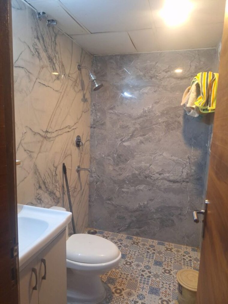 Bathroom, tulip-violet 3 Bedroom 1578 Sq.Ft. Apartment In Sector 69 Gurgaon 10760081