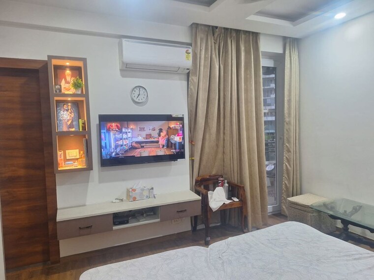 Bedroom, tulip-violet 3 Bedroom 1578 Sq.Ft. Apartment In Sector 69 Gurgaon 10760081