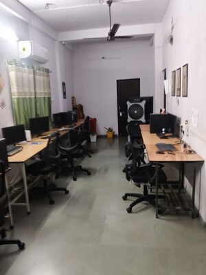  Office Space For Rent in Vrindavan Colony