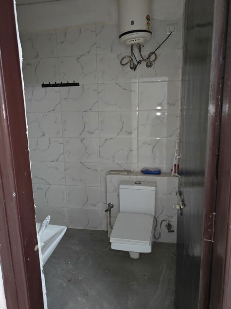 Bathroom, sector 57 3 Bedroom 1200 Sq.Ft. Independent House In Sector 57 Gurgaon 10760195