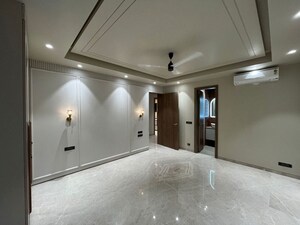 Room in 4 BHK Builder Floor at SS Linden, Sector 84 – for Sale