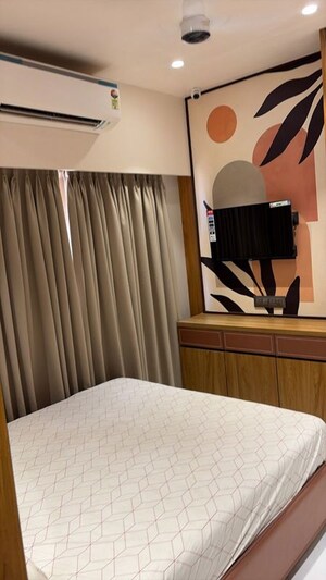 Team Area in 1 BHK Apartment at Malad West – for Sale