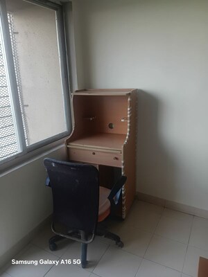 Furnished Amenities in 3 BHK Apartment at Swapna Akar CHS, Andheri West – for Rent