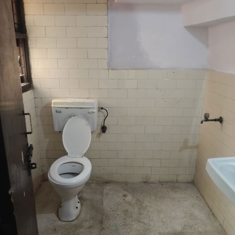 Bathroom, ip extension 2 Bedroom 950 Sq.Ft. Apartment In Ip Extension Delhi 10758979