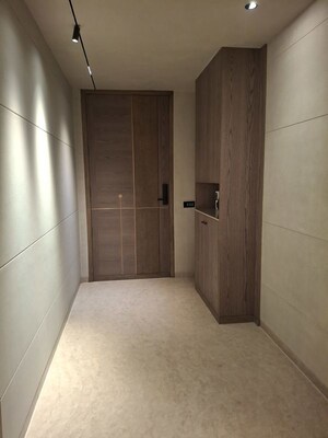 Furnished Amenities in 5 BHK Apartment at Vijay Nagar – for Sale