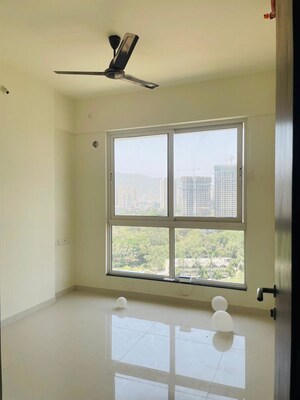 Room in 3 BHK Apartment at Sheth Zuri, Laxmi Nagar – for Rent