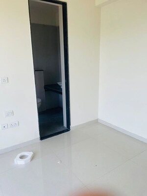 Furnished Amenities in 3 BHK Apartment at Sheth Zuri, Laxmi Nagar – for Rent