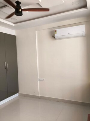 Room in 3 BHK Apartment at Aditya Capitol Heights, Hi Tech City – for Rent