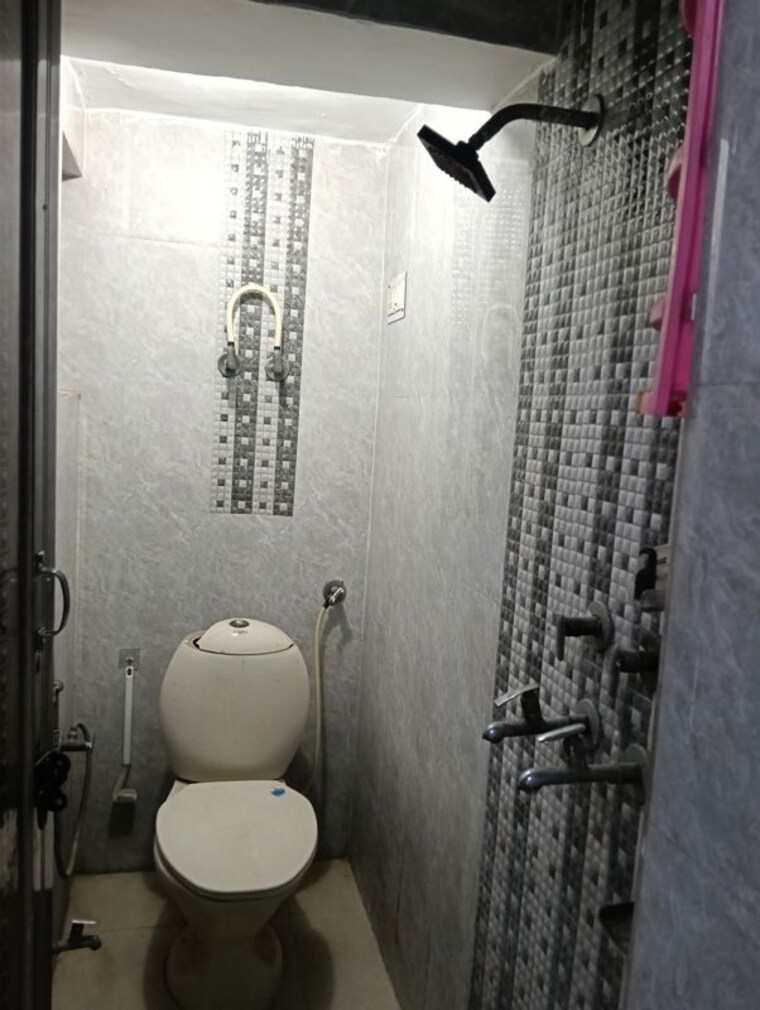 Bathroom, sector 16b dwarka 1 RK 300 Sq.Ft. Apartment In Sector 16b Dwarka Delhi 10760319