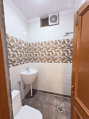 Team Area in 2 BHK Builder Floor at Khirki Extension – for Sale