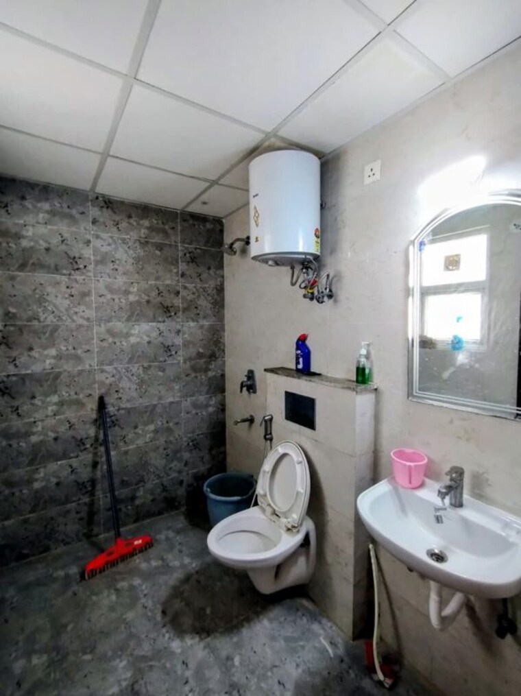 Bathroom, omaxe-royal-residency-faridabad 3 Bedroom 1925 Sq.Ft. Apartment In Sector 79 Faridabad 10760385
