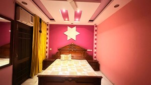 Furnished Amenities in 3 BHK Builder Floor at Silverglades Hightown, Sushant Lok I – for Rent