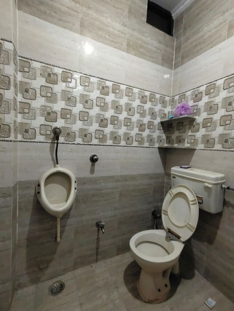 Bathroom, sarita vihar 1 Bedroom 450 Sq.Ft. Independent House In Sarita Vihar Delhi 10760455