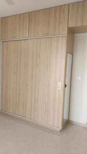 Furnished Amenities in 2 BHK Apartment at Dosti Eastern Bay, Wadala – for Rent