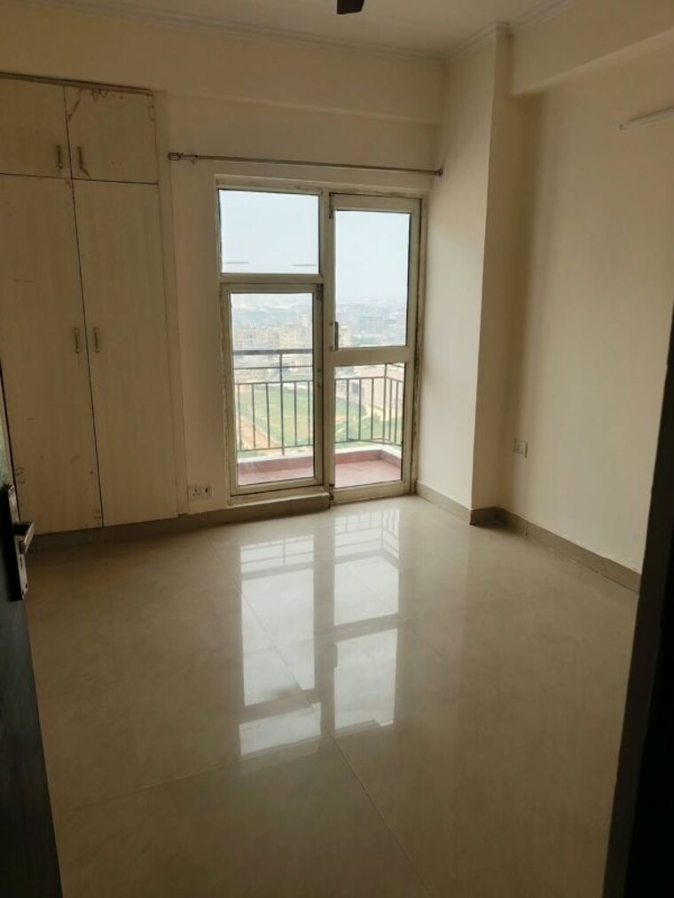 Room, aims-golf-city 2 Bedroom 950 Sq.Ft. Apartment In Sector 75 Noida 10760487