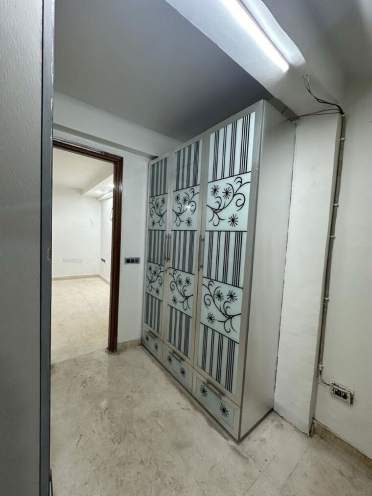undefined, sector 33 2 Bedroom 250 Sq.Yd. Builder Floor In Sector 33 Noida 10760500