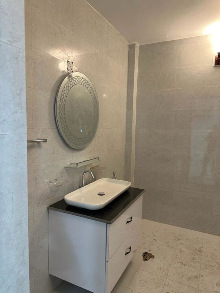 Bathroom, sector 33 2 Bedroom 250 Sq.Yd. Builder Floor In Sector 33 Noida 10760500