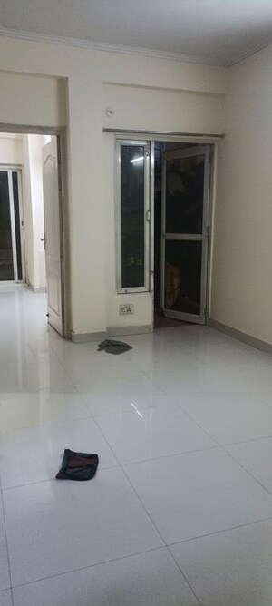Room in 2 BHK Apartment at Maxblis Grand Kingston, Sector 75 – for Rent