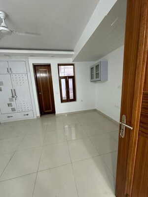 Room in 5 BHK Independent House at Sector 39 – for Rent