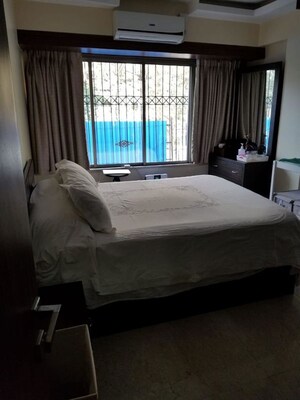 Bedroom in 3 BHK Villa at Hiranandani Powai Park, Powai – for Rent