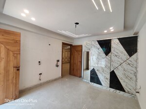 Room in 4 BHK Builder Floor at Green Fields Colony – for Rent
